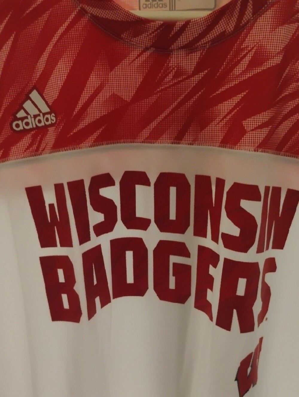 Adidas Aeroknit White and Red Wisconsin Badgers Men's T-Shirt - Picture 3 of 7